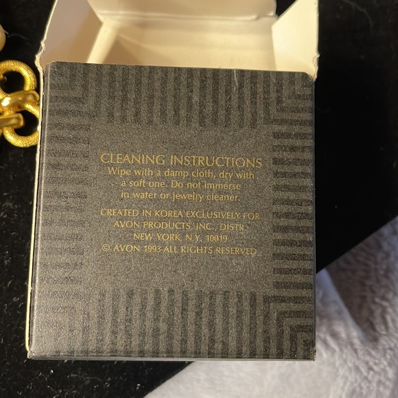 Avon -1993-Vintage Classic Style Necklace Gold and Pearlesque - Picture 3 of 5